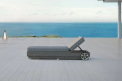 OUTFLEXX Rollliege, Grau, Polyrattan, 200x70x27,5cm, Rückenlehne 5-fach Verstellbar -Kettler Verkaufsgeschäft 18367 20 CGI.jpg