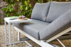 SIENA GARDEN Avenia Dining-Bank/Liege, Matt Weiß-grau/stone Grey, Aluminium, 73x195x70 Cm, Inkl. Sitz-und Rückenkissen -Kettler Verkaufsgeschäft 21999 3.jpg