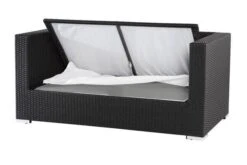 OUTFLEXX 2-Sitzer Sofa, Schwarz, Polyrattan 152x85x70cm, Inkl. Polster Und Wasserfeste Kissenbox 7 OUTFLEXX 2-Sitzer Sofa, Schwarz, Polyrattan 152x85x70cm, Inkl. Polster Und Wasserfeste Kissenbox -Kettler Verkaufsgeschäft 3 2392 2 BOX.jpg